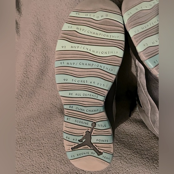 705178-045
DUST/METALLIC GOLD-BLACK
Retail Price
$190
Release Date
02/15/2015 - Picture 2 of 8